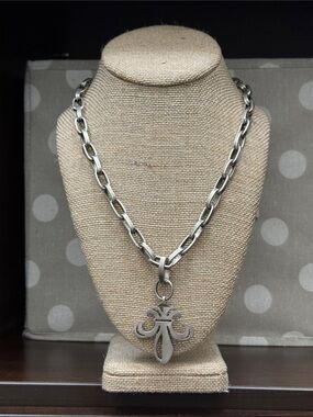 Polished Silver Fleur Pendant Necklace for Women